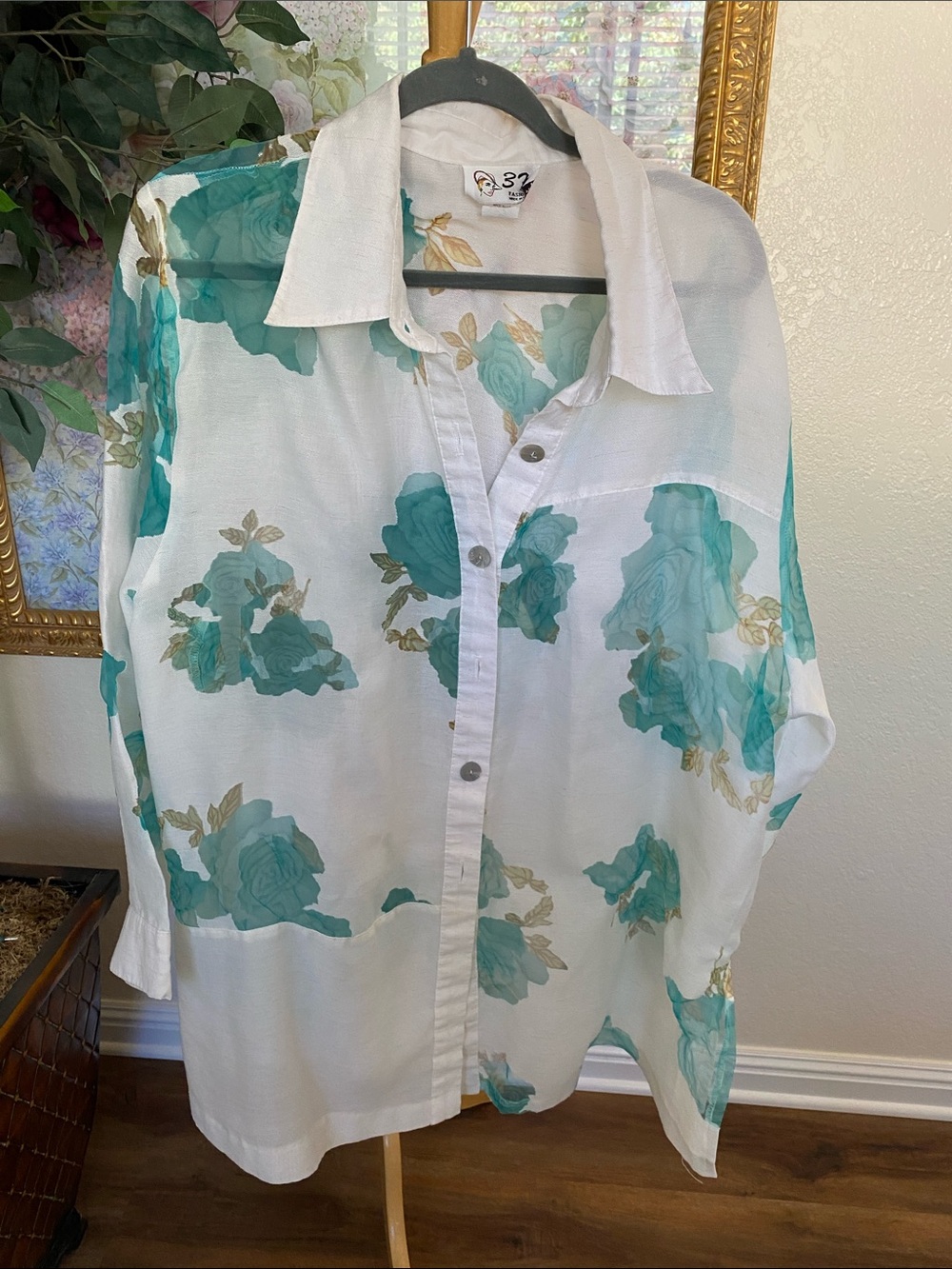 Casual White Button-Down Shirt with Teal Floral Print